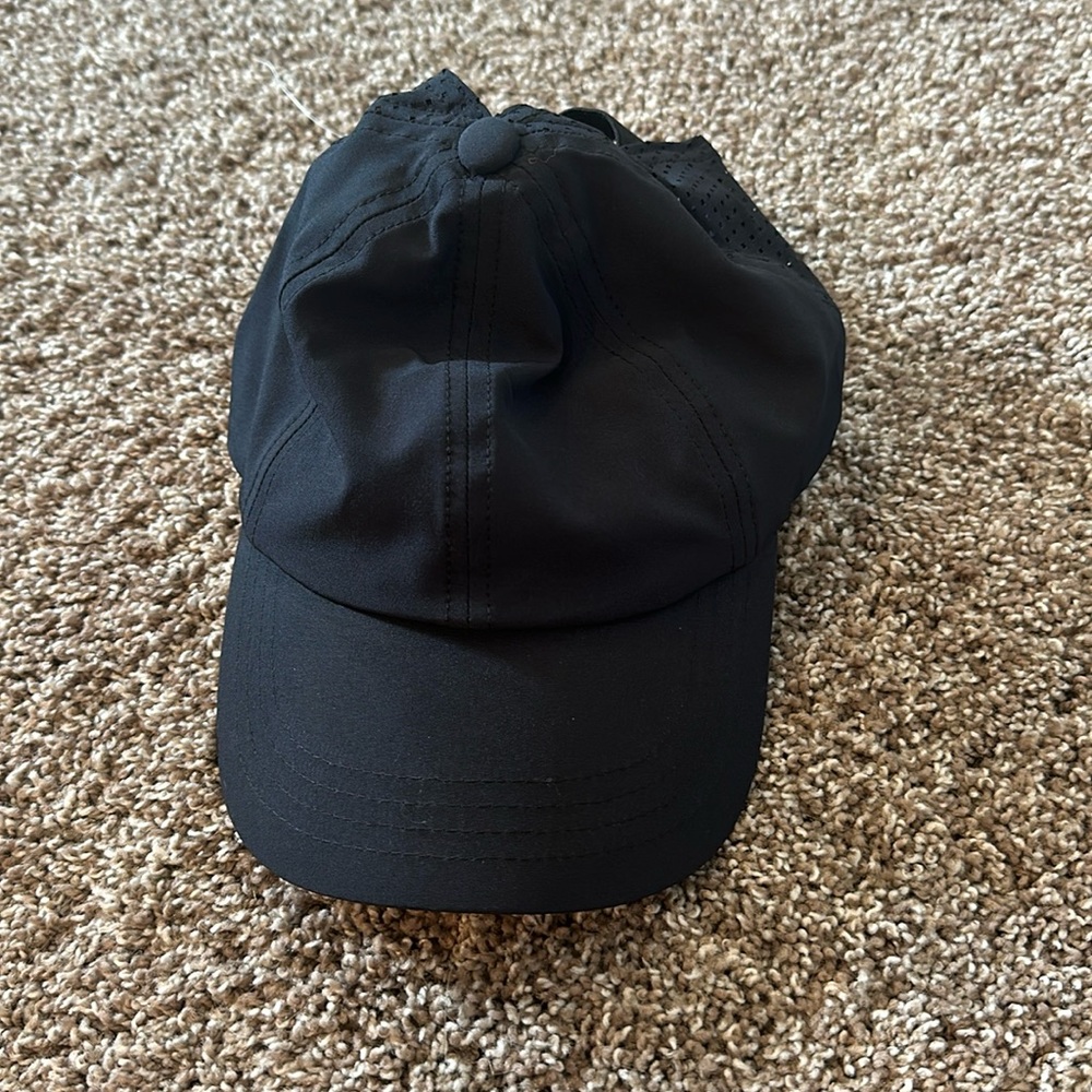 Women’s black athletic hat